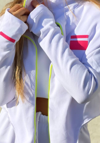 טיילור בסט לבן שלג