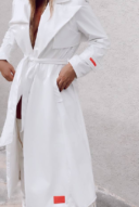 ג'קט לבן לאקה מבריק