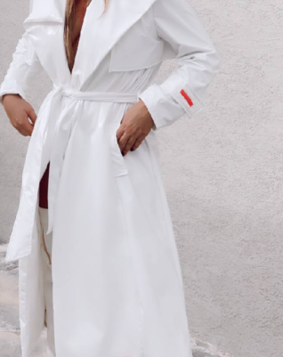 ג'קט לבן לאקה מבריק