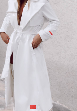 ג'קט לבן לאקה מבריק