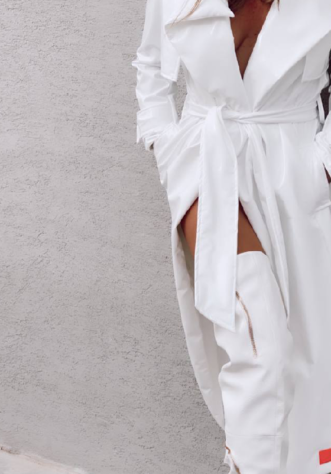 ג'קט לבן לאקה מבריק