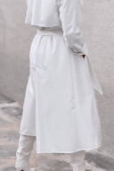 ג'קט לבן לאקה מבריק