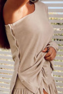 חולצה בייסיק כתף אחת- אבן