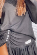 חולצה בייסיק וי שחורה