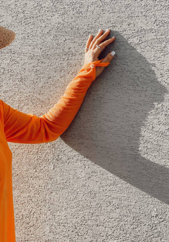 חולצה בייסיק כתף אחת- כתומה