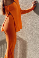 חולצה בייסיק כתף אחת- כתומה