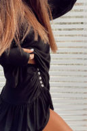 חולצה בייסיק וי שחורה