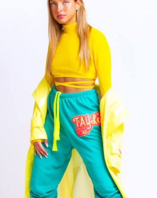 חולצה מחטבת צהובה