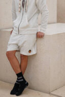 שורט לבן גבר