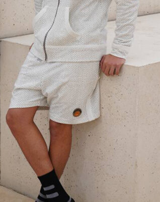 שורט לבן גבר