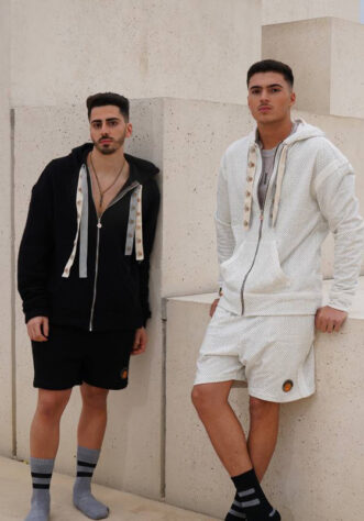 שורט לבן גבר